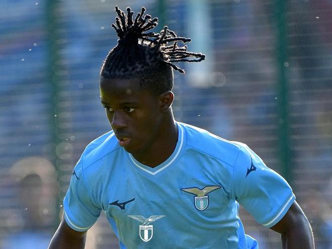 Relevo：德拉富恩特准备派主力踢欧国联，但巴萨担忧球员受伤.